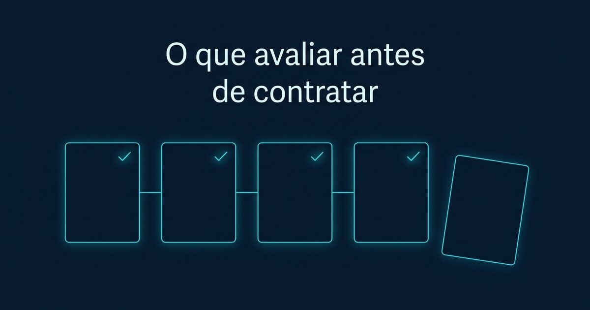 Cartões de avaliação alinhados, com itens marcados e um cartão separado à parte